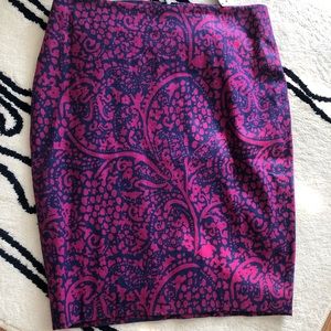 Ann Taylor pencil skirt in size 4p, NWT.